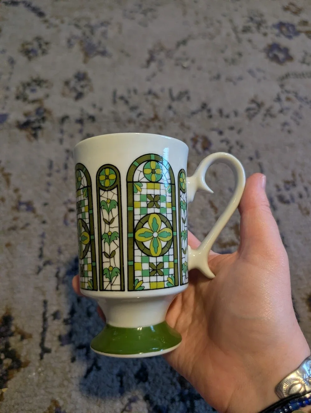 2 Vintage Royal Crown Arnart Smug Mugs Notre Dame Stain Glass Pattern Red Green